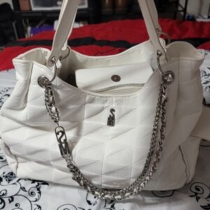 White Leatg Handbag with Chain Detail